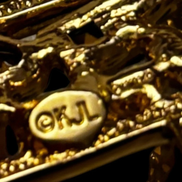 Kenneth Jay Lane Necklace - Picture 2 of 3